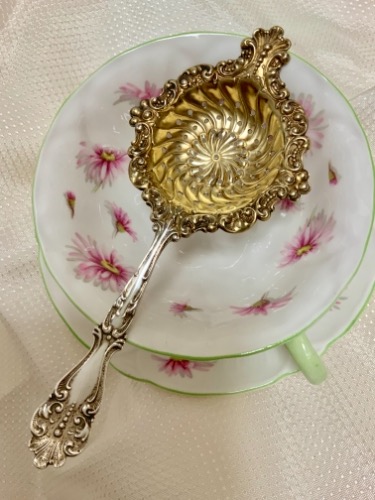 빅토리언 스털링 실버 W/골드 와시 볼 티 스트레이너 Victorian Sterling Silver w/ Gold Wash Bowl Tea Strainer circa 1890