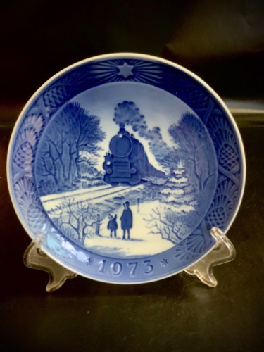 Royal Copenhagen &quot;Going Home for Christmas&quot; Christmas Plate 1973