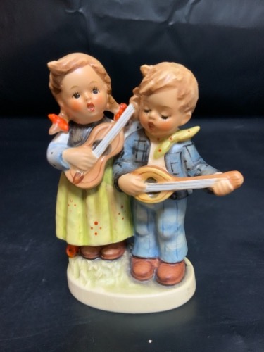 헴멜 &quot;Little Musicians&quot; 피겨린과 플레이트  &quot;Little Musicians&quot; Figurine AND Collectors Plate TMK-3 1960-1972