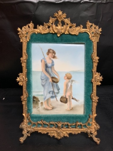 Tressemane &amp; Vogt 리모지 핸드페인트 도자기 타일 빅토리언 메탈 프래임  Tressemane &amp; Vogt Hand Painted Porcelain Tile in Great Victorian Cast Frame dated 1893