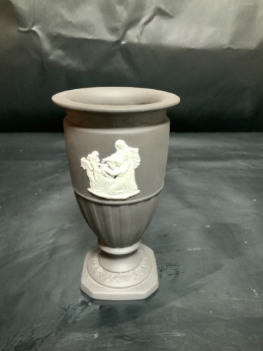 웨지우드 화이트 안 블랙 제스퍼웨어 스몰 베이스 Wedgwood White on Black Jasperware Small Vase circa 1980