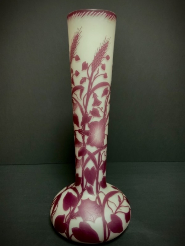 Cristallerie de Pantin Acid 에칭 카메오 매우 큰 꽃병 Cristallerie de Pantin (France) Acid Etched Cameo Vase circa 1880