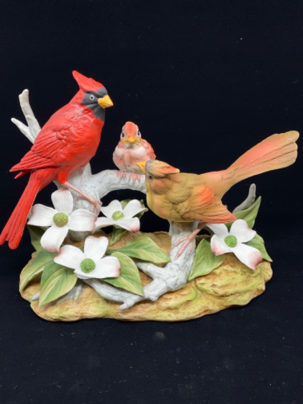 안드레아 &quot;Cardinals&quot; 도자기 피겨린-있는 그대로-칩- Andrera &quot;Cardinals&quot; Porcelain Figurine.