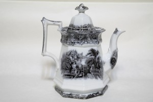 멀베리 트렌스퍼웨어 티팟 (c. 1840) Mulberry Transferware Teapot (c. 1840) Peru pattern
