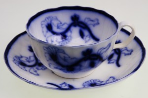 풀로우 블루 컵&amp;소서 1860 Flow Blue Cup &amp; Saucer - Brush Stroke circa 1860