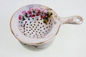 빈티지 티 스트레이너/받침 컵  Vintage Tea Strainer w/ Undercup - 1905 Japan