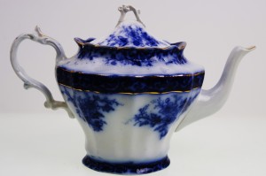 풀로우 블루 티팟 1898 Flow Blue Teapot by Stanley Pottery Co. in Touraine pattern circa 1898