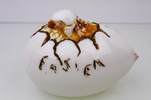 19 세기 핸드블론 부활절 달걀 - 매우귀한 병아리 부화19th Century Hand Blown Easter Egg - Rare Chick Hatching Form (Large)