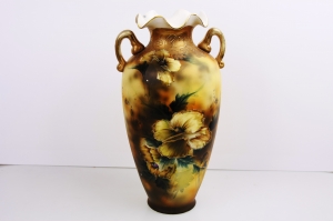 Royal Nippon Vase circa 1906 - 1920