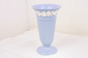 웨지우드 퀸스웨어 꽃병 Wedgwood Embossed Queensware Vase 1963