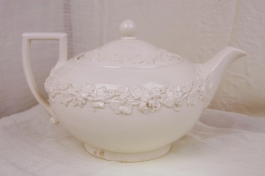 웨지우드 퀸스웨어 티팟 Wedgwood Embossed Queensware Teapot 1940 - 1975