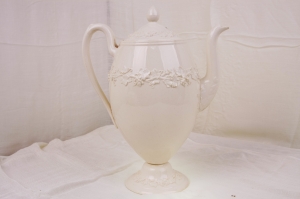 웨지우드 퀸스웨어 티팟 Wedgwood Embossed Queensware Teapot 1921 - 1940 - RARE!!