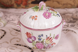 드레스덴 (Carl Thieme)커버 잘 W/장미 손잡이 Dresden (Carl Thieme) Covered Jar with Rose Finial circa 1903