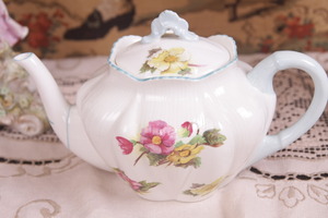 쉘리 &quot;베고니아&quot; 데인티 티팟 Shelley &quot;Begonia&quot;  Dainty Teapot Pot circa 1945 