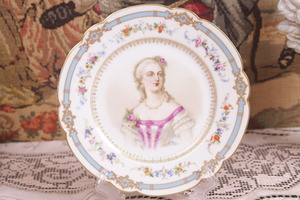 세브르 19세기 샤토 드 베르사유 마담 뒤 배리의 초상화 플레이트 Sevres 19th C. Chateau de Versailles Portrait Plate of Madame Du Barry