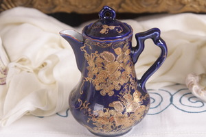 코발 블루 미니 금장 프로럴 데코 커피팟 Cobalt Blue Mini Coffee Pot with Gold Floral Decoration circa 1930