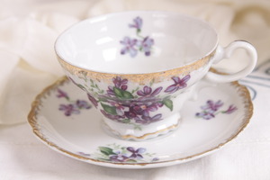 Inarco 바이올렛 컵&amp;소서 Inarco Violet Cup &amp; Saucer circa 1960
