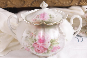 RS 프러시아  (Reinhold Schlegelmilch 도자기)투핸들 커버 잘  RS Prussia (Reinhold Schlegelmilch Porcelain) 2 Handled Covered Jar circa 1900 - Gorgeous!