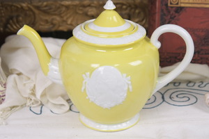유니온 T 체코슬로바키아 케미오 티팟 밝은 노랑색  Union T Czechoslovakia Cameo Teapot in BRIGHT Yellow circa 1921 - 1939