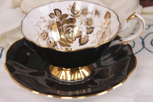 퀸 앤 블랙&amp;골드 컵&amp;소서 Queen Anne Black &amp; Gold Cup &amp; Saucer circa 1950