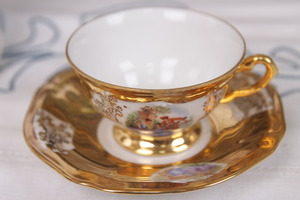 Oscar Schaller 도자기 골드 데미테시 &quot;에쏘&quot; 컵&amp;소서 Oscar Schaller Porcelain Gold After Diner (Demitasse) Cup &amp; Saucer circa 1918 - 1935