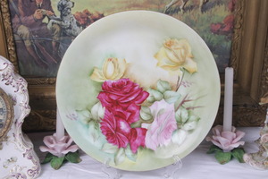 엘리트 (Bawo &amp; Dotter) 리모지 장미 그림 핸드페인트 찹 플레이트(작가 서명)  Elite (Bawo &amp; Dotter) Limoges Chop Plate with Parlor Painted (signed) Roses circa 1900