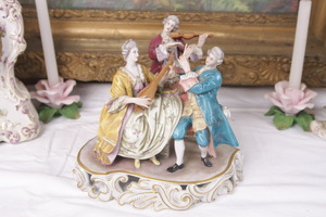 카포디몬테 음악가 트리오 피겨린 &quot;데미지&quot; Capodimonte Musician Trio Figurine circa 1900