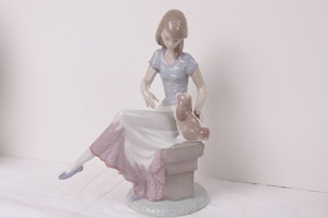 강아지와 함께하는 Lladro의 피겨린 1991 / Lladro Figurine (Girl with Puppy) signed by Juan Lladro 1991
