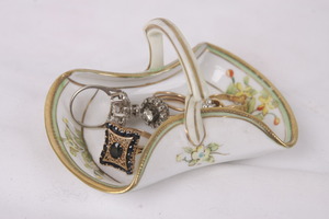 일본 핸드페인트 반지 드레서 &quot;바구니&quot; Nippon Hand Painted Ring Dresser &quot;Basket&quot; circa 1911