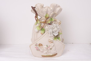 Amphoria Handbag 화병 1920 / Amphoria Handbag Vase with Applied Flowers circa 1920