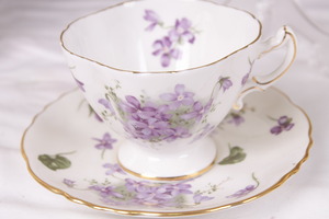 Hammersley의 빅토리안 바이올렛 찻잔 1960 / Hammersley &quot;Victorian Violets&quot; Cup &amp; Saucer circa 1960