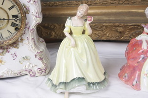 로얄 돌턴 피겨린 &quot;Paula &quot; 1979 / Royal Doulton Figurine &quot;Paula &quot; dtd 1979