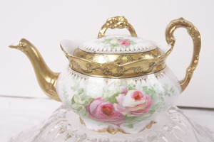 코로넷 리모지으로 장식된 티팟 1900 / Coronet Limoges Factory Decorated Teapot circa 1900