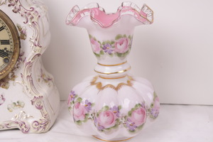 펜톤 핑크 핸드페인트 유리로 둘러싸인 꽃병 1940 / Fenton Pink Cased Glass Hand Painted Vase circa 1940