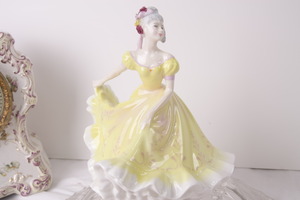 로얄 돌턴 피겨린 &quot;니넷트&quot; Royal Doulton Figurine &quot;Ninette&quot; HN 2379 circa 1970