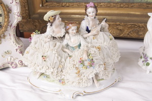  드레스덴 레이스 3 레이디 피겨린 Dresden Lace 3 Lady  Figurine w/ Appllied Flowers circa 1900