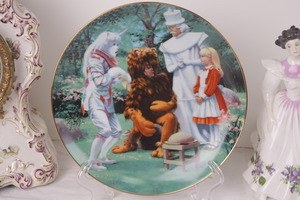 Royal Wickford 도자기 앨리스 &amp; 원더랜드 플레이트 &quot;사자&amp;유니콘&quot;  Porcelain Alice &amp; Wonderland Plate &quot;Lion &amp; Unicorn&quot; 1985