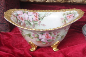 빅토리언 핸드페인트 발달린 볼 &quot;리페어&quot; Victorian Parlor Painted Footed Bowl dated 1901 - AS IS (repaired)