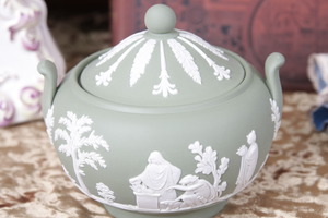 웨지우드 제스퍼웨어 솔리드 세이지 그린 커버 슈거볼 Wedgwood Jasperware Solid Sage Green Covered Sugar Bowl circa 1908 - 1941