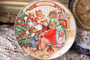 에반  &quot;Together For Christmas&quot; 장식 플레이트 Avon &quot;Together For Christmas&quot; Decorator Plate 1989