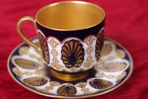 로얄 돌턴 핸드페인트 코발/골드 길드 데미타스(에쏘잔) 컵&amp;소서 Royal Doulton Hand Painted Cobalt and Gold Gilded Demitasse Cup &amp; Saucer circa 1901