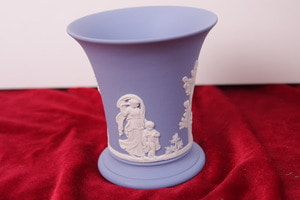 웨지우드 제스퍼웨어 단색 라벤더 스몰 베이스 Wedgwood Jasperware Solid Lavender Small Vase dtd 1960
