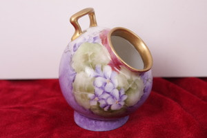 Tressemanes &amp; Vogt 핸드페인트 빅토리언 제비꽃 베이스 Tressemanes &amp; Vogt Hand Painted Victorian Violet Vase circa 1890