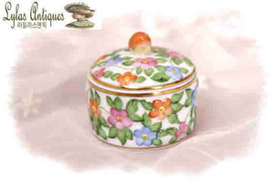 헤렌드 핸드페인트 딸기 손잡이 커버 트린킷 박스  Herend Hand Painted Strawberry Finial Covered Trinket Box 1996