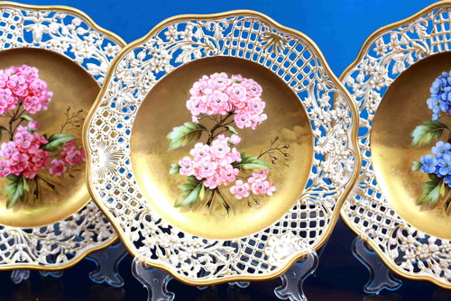 19세기 드레스덴 데코 (마이센 공백) 투각 핸드페인트 케비넷 플레이트 19th C. Dresden Decorated (Meissen Blank) Reticulated Hand Painted Cabinet Plate