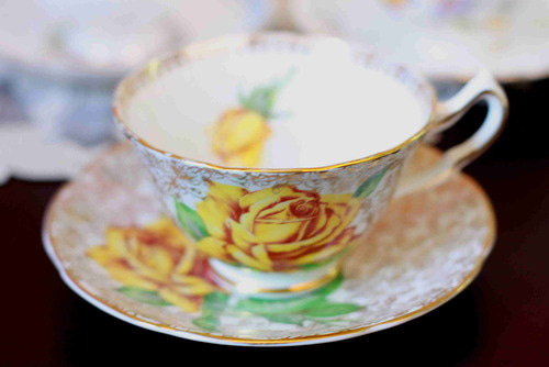 콜링우드(잉글랜드) &quot;Golden Rose&quot;컵&amp;소서 Collingwoods (England) &quot;Golden Rose&quot; Cup &amp; Saucer circa 1950