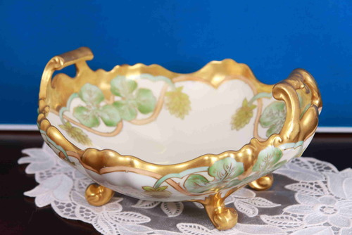 엘리트 리모지 (Bawo &amp; Dotter) 핸드페인트 투핸들 센터 볼  Elite Limoges (Bawo &amp; Dotter) Hand Painted 2 handled Footed Center bowl circa 1896 - 1920