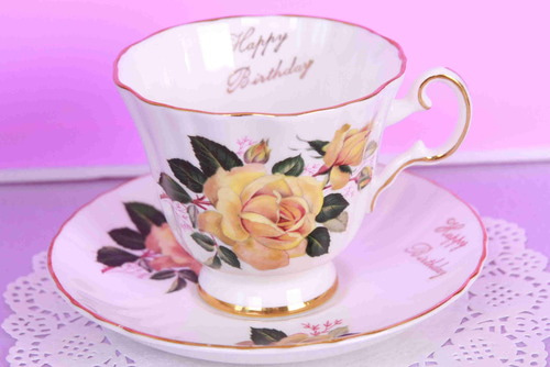 로얄 그라프톤 &quot;Happy Birthday&quot; 컵&amp;소서 Royal Grafton &quot;Happy Birthday&quot; Cup &amp; Saucer circa 1960