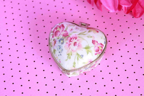 빈티지 도자기 하트모양 트린킷 박스 Vintage Porcelain Heart Shaped Trinket Box