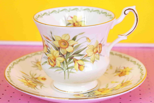 퀸(로지나) 스페셜 플라워 &quot;Daffodil&quot; 컵&amp;소서 Queens (Rosina) Special Flowers &quot;Daffodil&quot; Cup &amp; Saucer circa 1950
